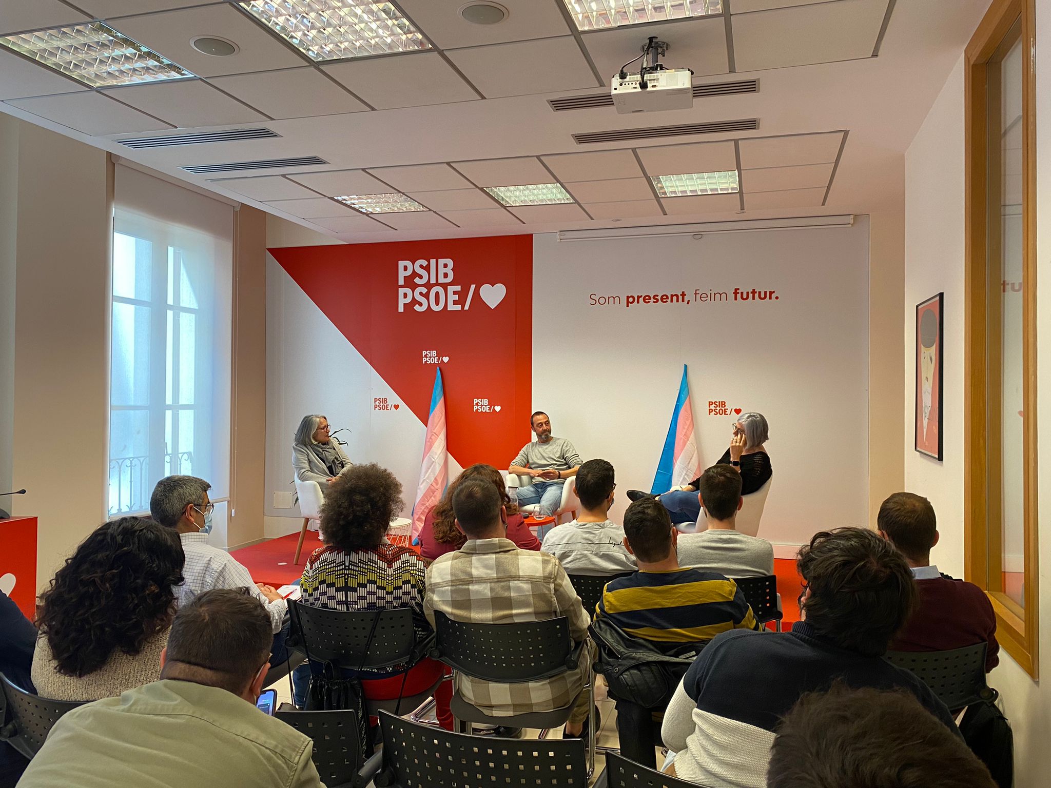 Diàleg amb una família amb un infant trans