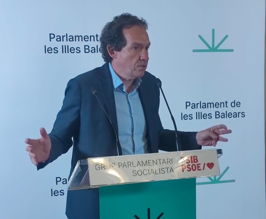 Marc Pons a roda de premsa portaveus
