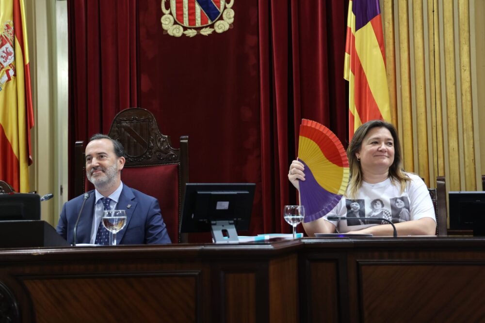 mercedes garrido, amb la camiseta Roges del Molinar, i Gabriel Le Senne